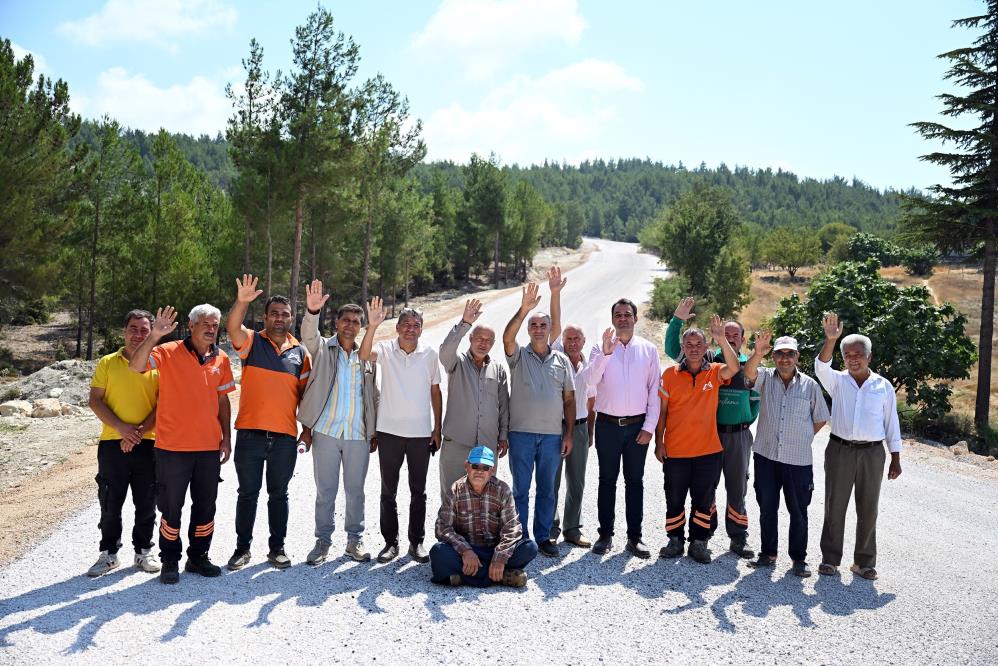4 mahalleyi birbirine bağlayan yol yenilendi