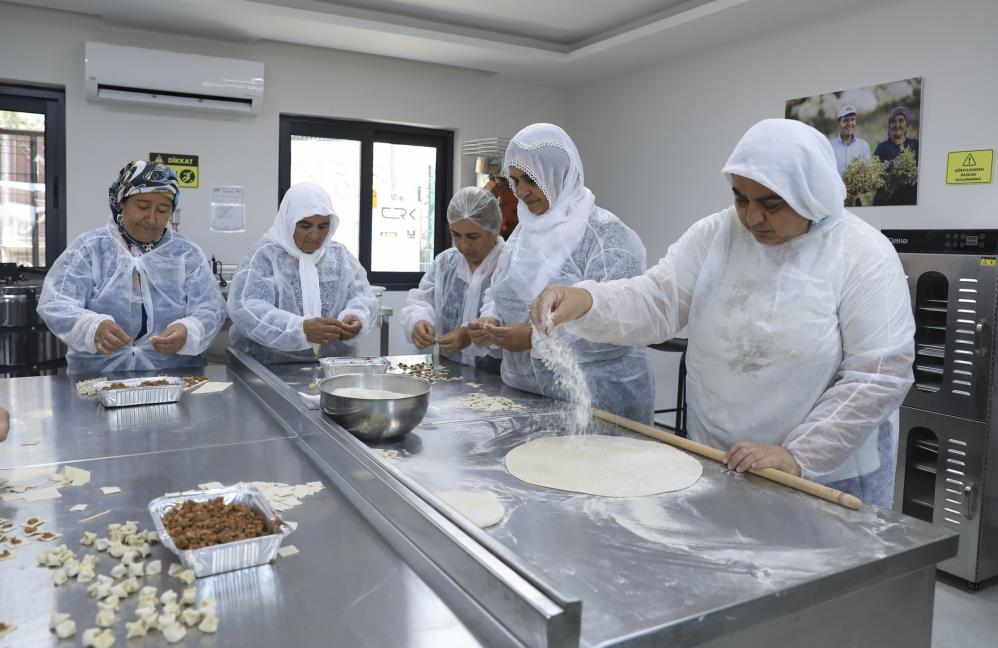 Eski köy okulu kadınların üretim yuvası oldu