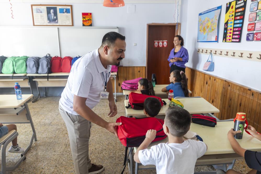 17 bin öğrenciye çanta ve kırtasiye desteği