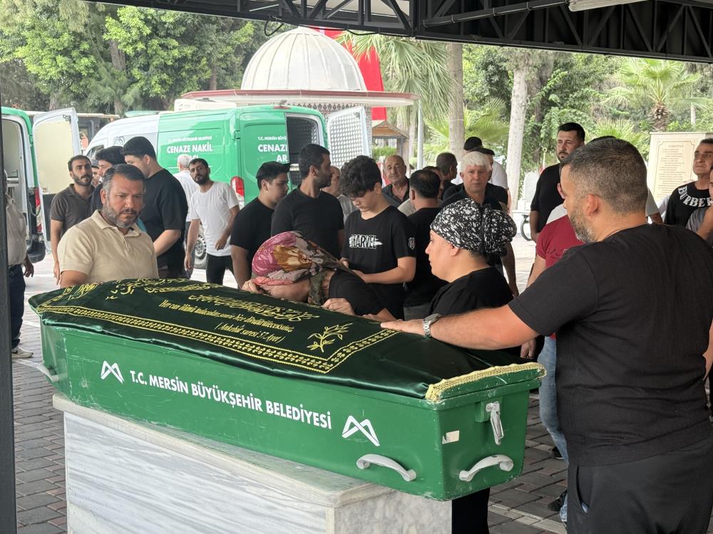 Girdiği kanalda hayatını kaybeden çocuk son yolculuğuna uğurlandı