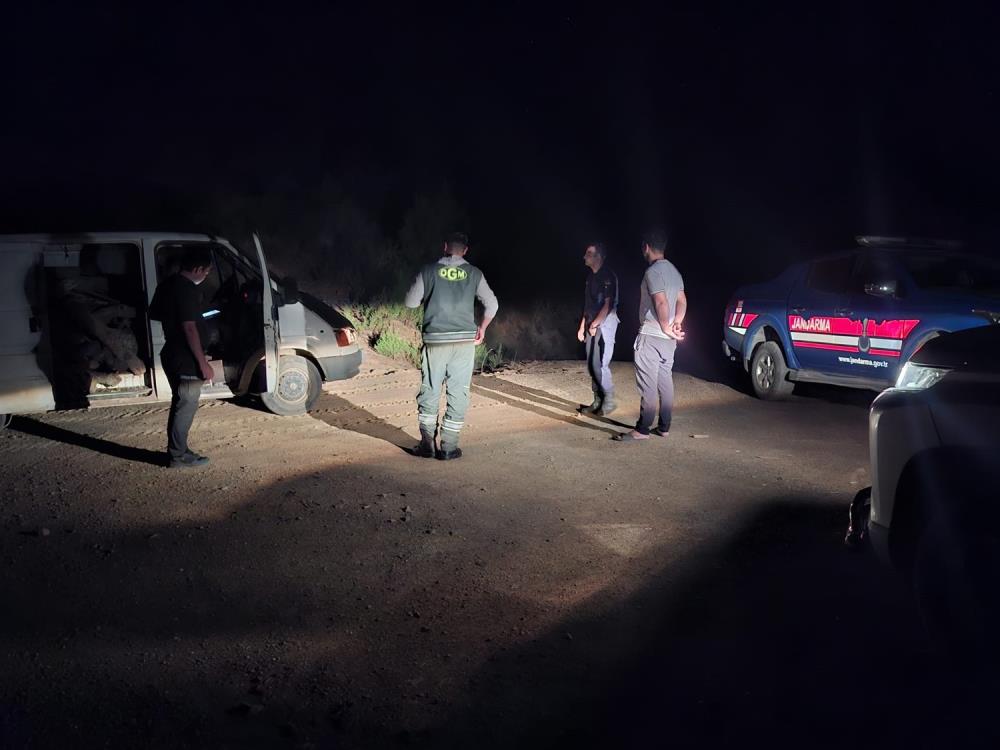 Bozyazı'da Ormana ait malları izinsiniz alanlar suç üstü yakalandı
