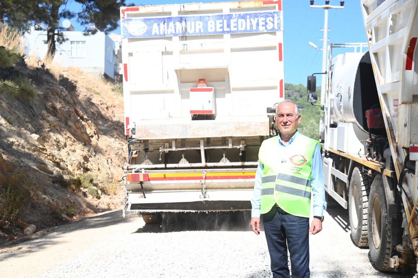 Anamur’da 15 Mahallede 100 Kilometrelik Asfalt Çalışması Başladı