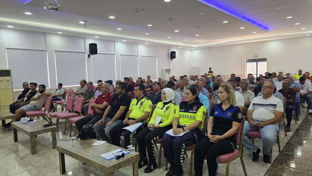 Okul servis sürücülerine trafik eğitimi