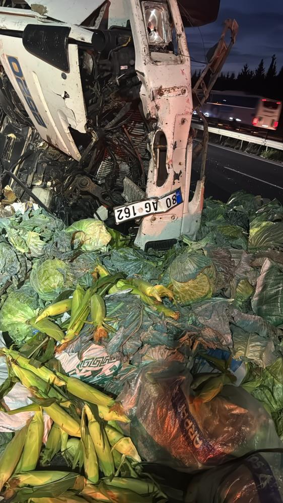 Tarsus-Pozantı otoyolunda kamyon ile tır çarpıştı: 1 ölü