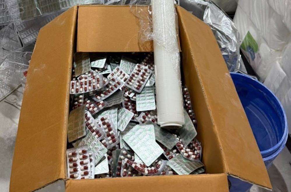 Plastik ambalaj deposunda uyuşturucu üretimine 3 tutuklama