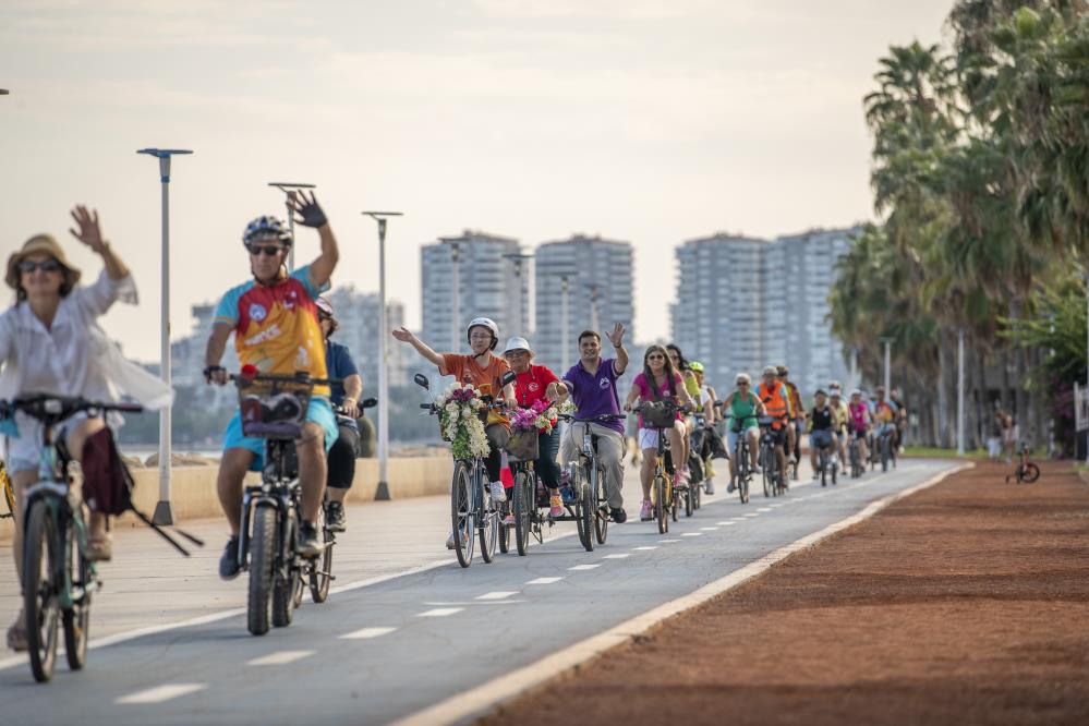 Bisikletseverler güvenli sürüş için pedal çevirdi