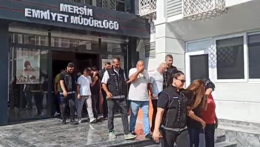 Hastane otoparkındaki araçtan 256 bin 900 uyuşturucu hap çıktı