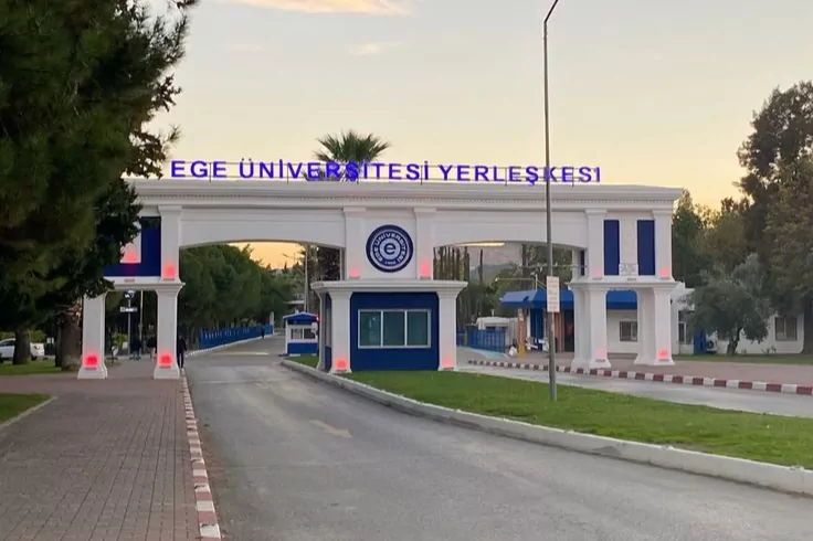 Ege Üniversitesi'nde sahipsiz köpek alarmı!