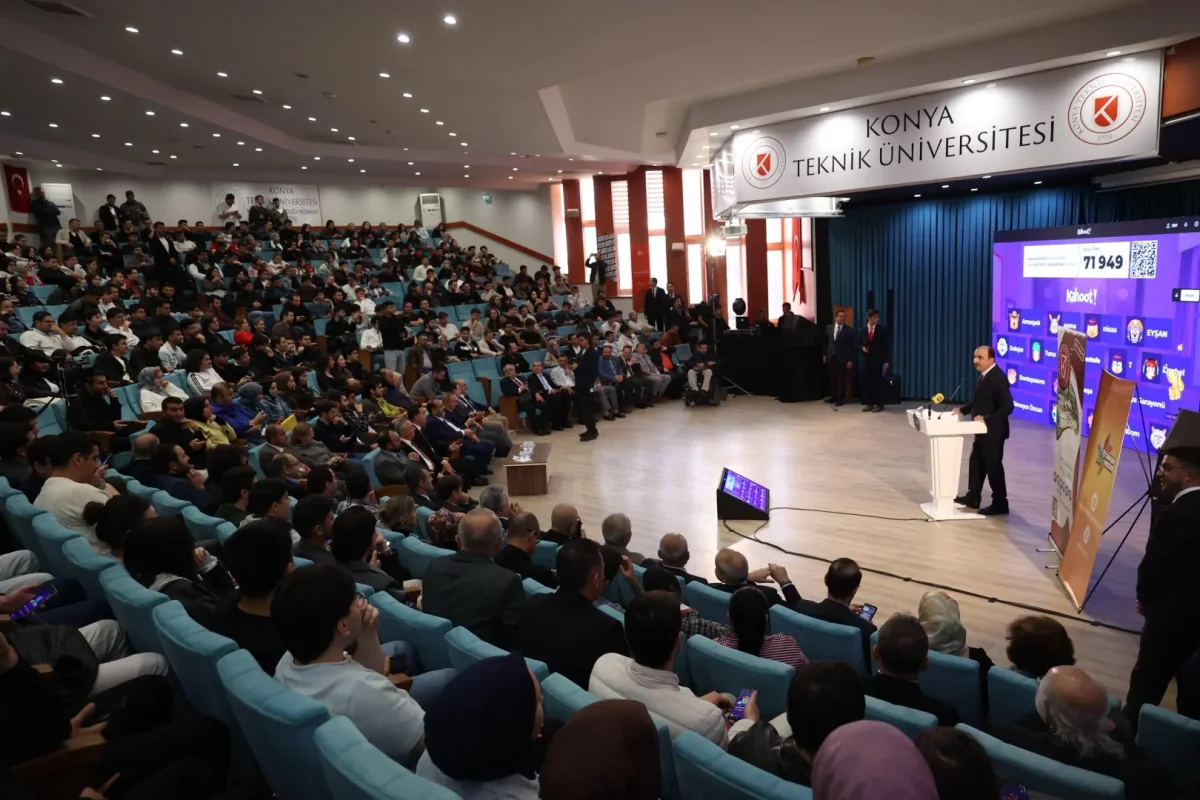 Konya’da Başkan Altay gençlerle bir araya geldi