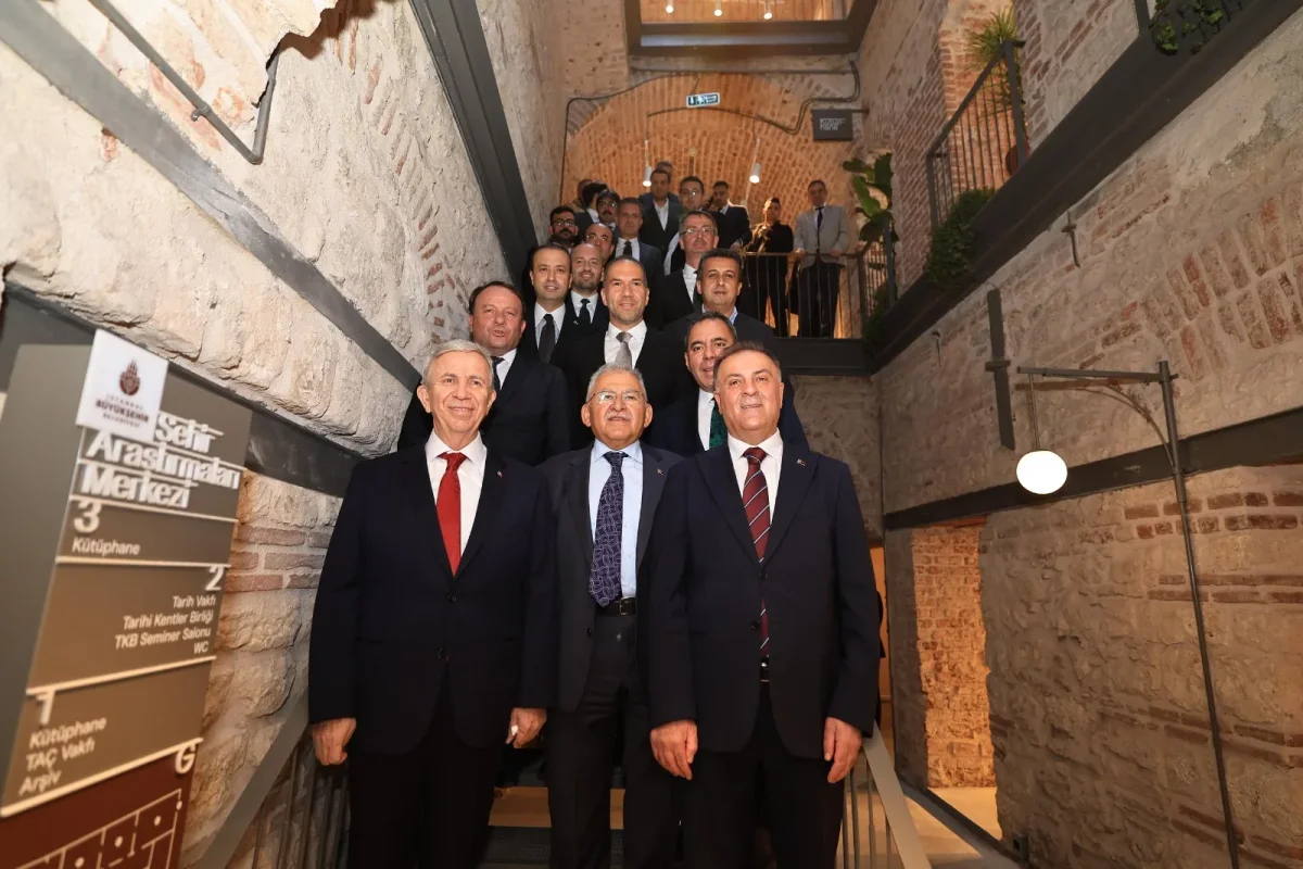 Tarihi Kuyumcu Han İstanbul'a kazandırıldı