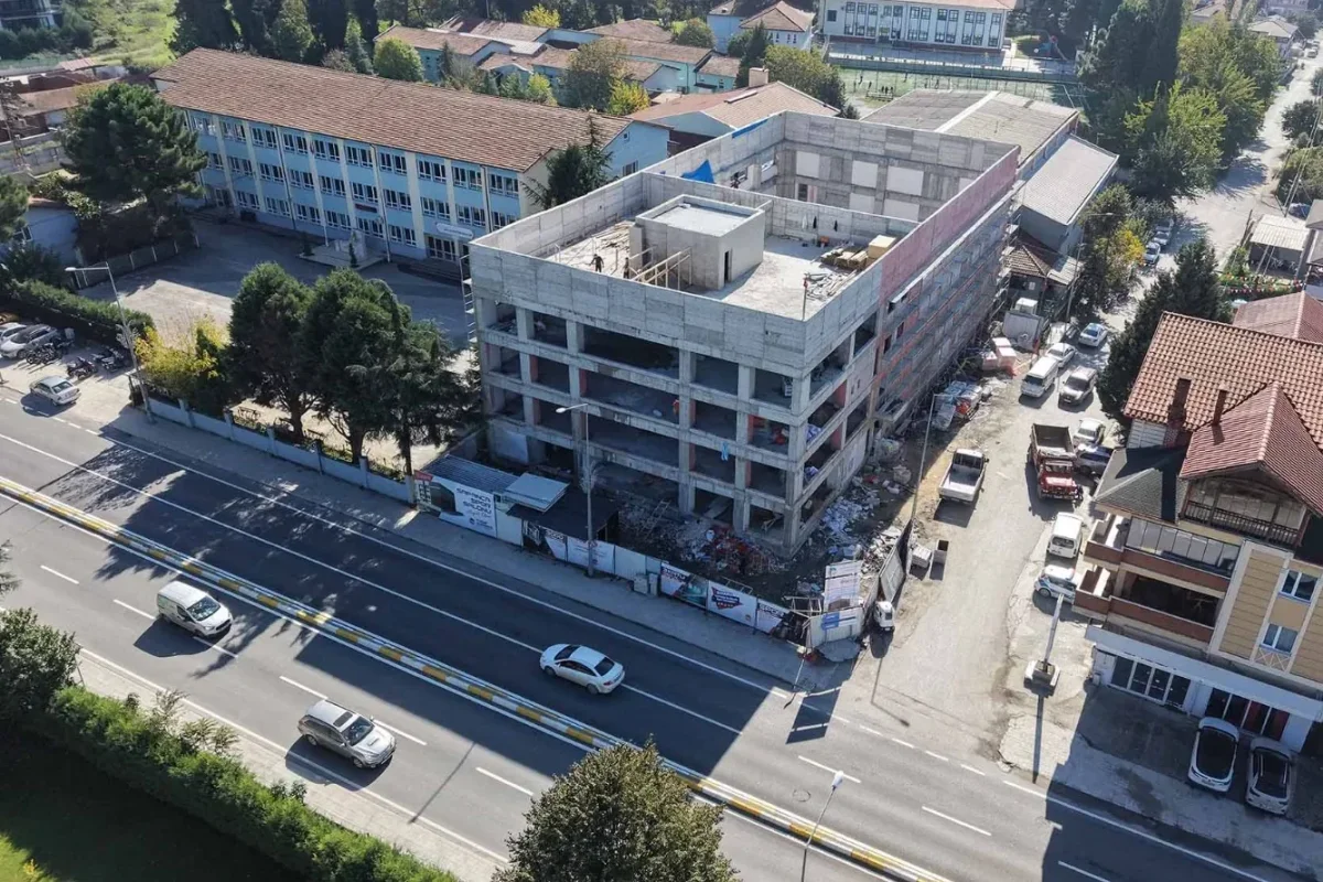 Sapanca’da gençlerin yeni merkezi yükseldi