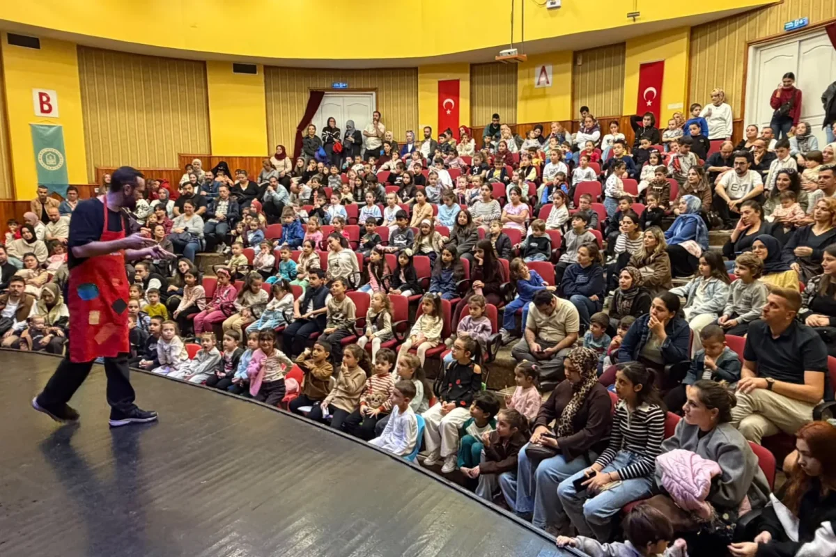 Bursa'da Yıldırımlı çocuklar ‘Evden Uzakta’ ile tiyatroyla buluştu