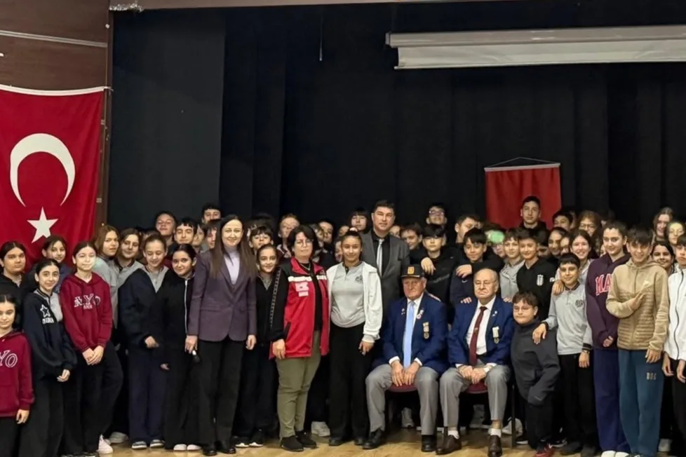 Kıbrıs gazileri Keşan’da öğrencilerle buluştu