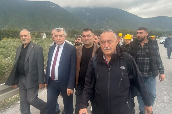 Manisa Soma’da madencilerin yürüyüşünde Jandarma engeli