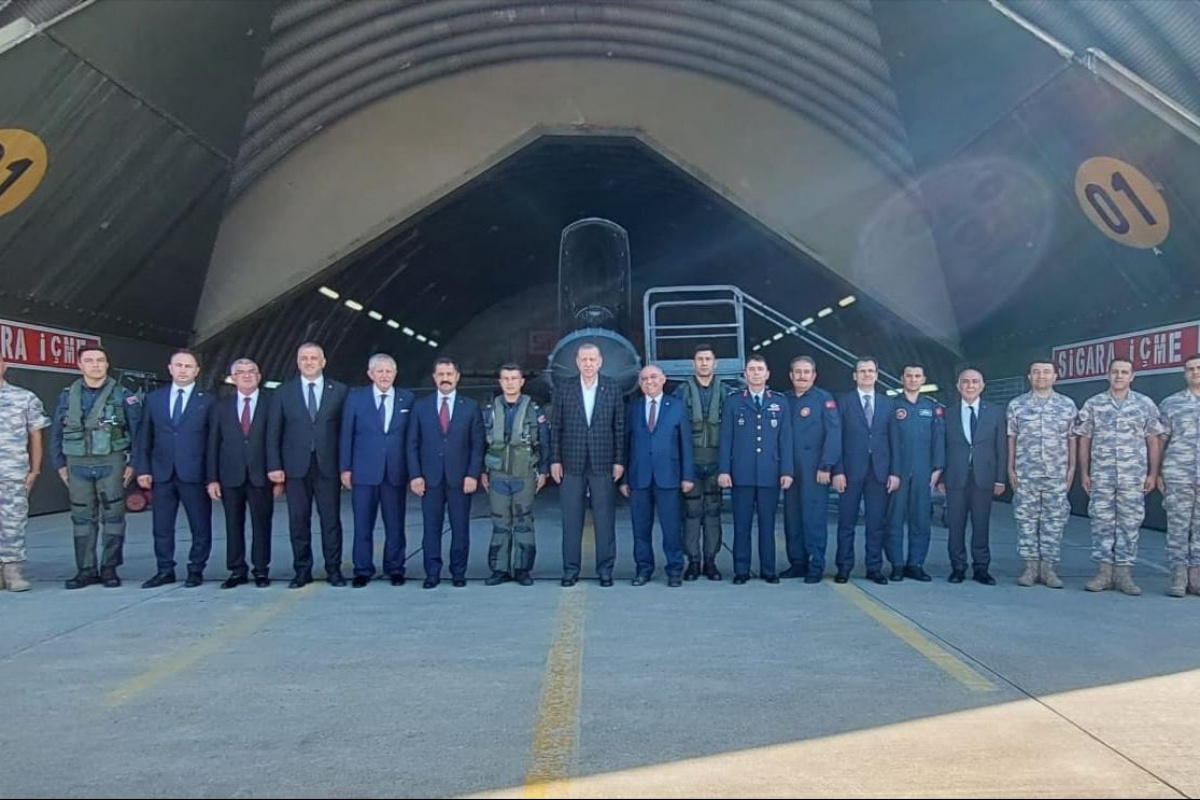 Cumhurbaşkanı Erdoğan'dan Amasya protokolü ve pilotlarla hatıra fotoğrafı