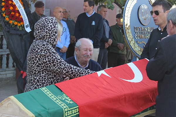 Dr. Midilli göz yaşlarıyla son yolculuğuna uğurlandı