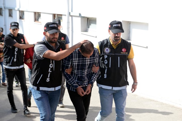 Adana'da 27 kilo 500 gram esrarla yakalanan 4 zanlı tutuklandı!