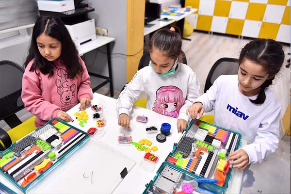 Büyükşehirden öğrencilere 'Robotik Kodlama' eğitimi