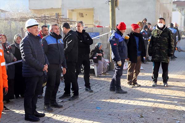 Zabıta Müdürü Sivaslıoğlu, deprem bölgesinde tanık olduklarını anlattı