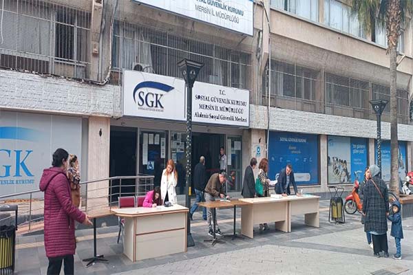 E-Devlet, SGK önlerindeki EYT kuyruğunu azalttı