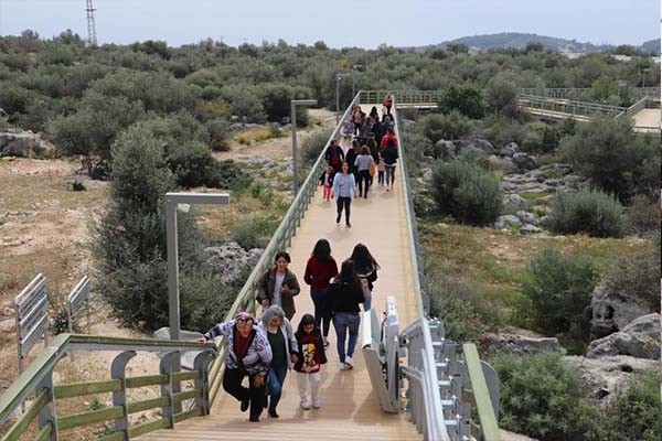 Depremzede kadınlar Mersin'in tarihi ve kültürel yerlerini gezdi