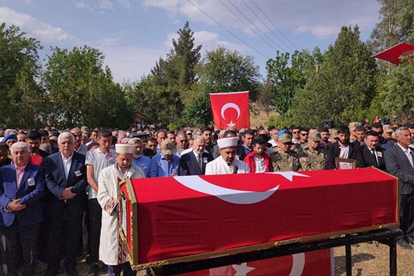 Hatay şehidini uğurladı