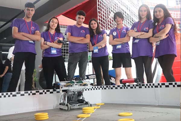 Büyükşehir Belediyesi Robotics takımı 'Vex Robotıcs' turnuvasına katıldı