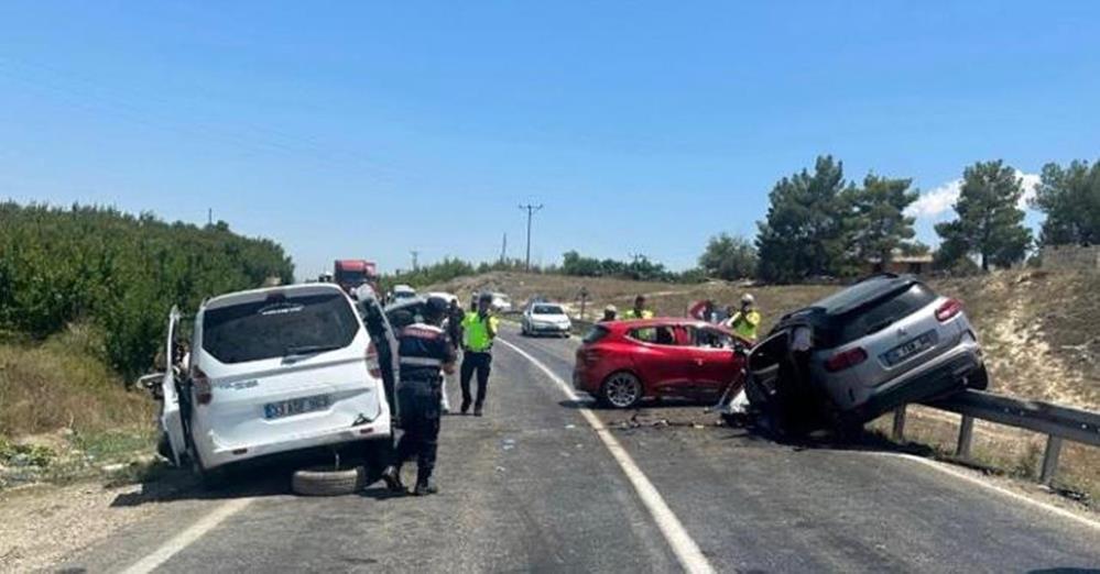 Zincirleme trafik kazası: 9 yaralı