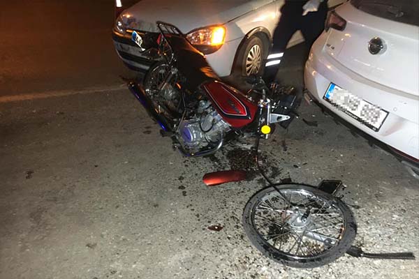 Ön tekeri kopan motosikletin sürücüsü yaralandı