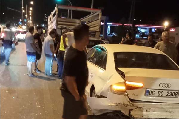 Sanayi Işıklarında Zincirleme Trafik Kazası