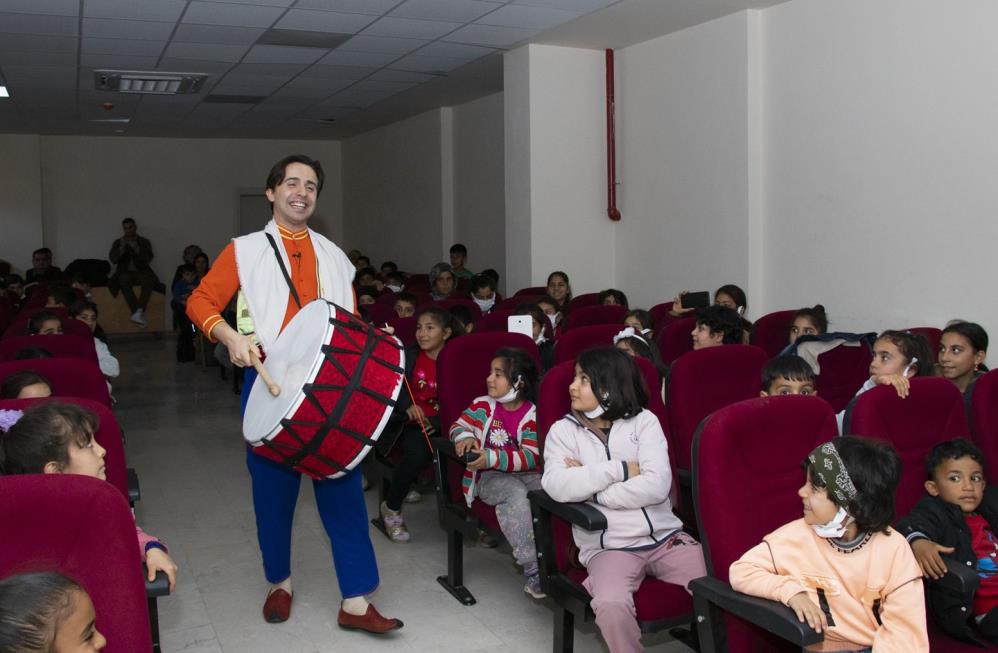 Büyükşehir, 15 binden fazla çocuğu tiyatroyla buluşturdu