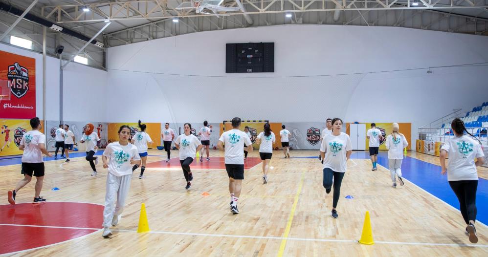 Gençler, belediyenin açtığı fiziksel yeterlilik kursunda sınavlara hazırlanıyor