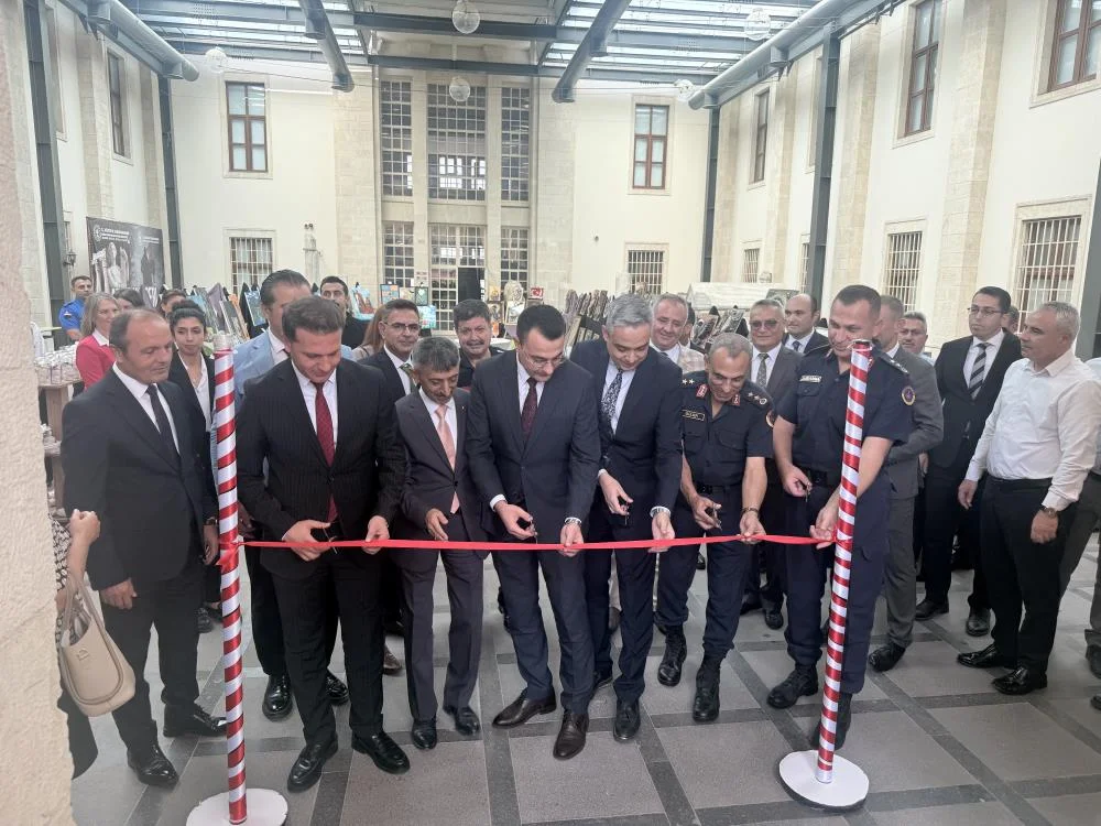 Hükümlülerin el emeği eserleri sergilendi