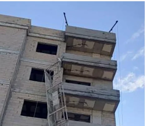 İnşaat iskelesinden düşen işçi hayatını kaybetti