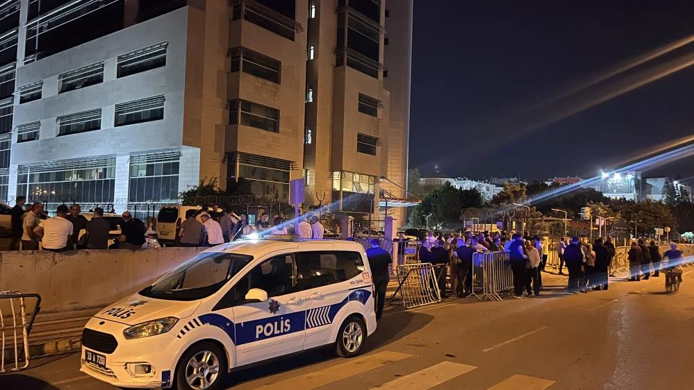 Başkan Seçer dahil 3 belediye başkanı tutuklama talebiyle mahkemeye sevk edildi
