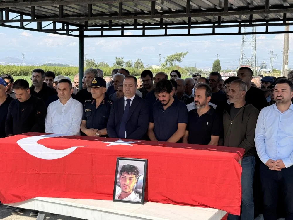 Gemi faciasında cenazesine ulaşılan üniversiteli genç, toprağa verildi