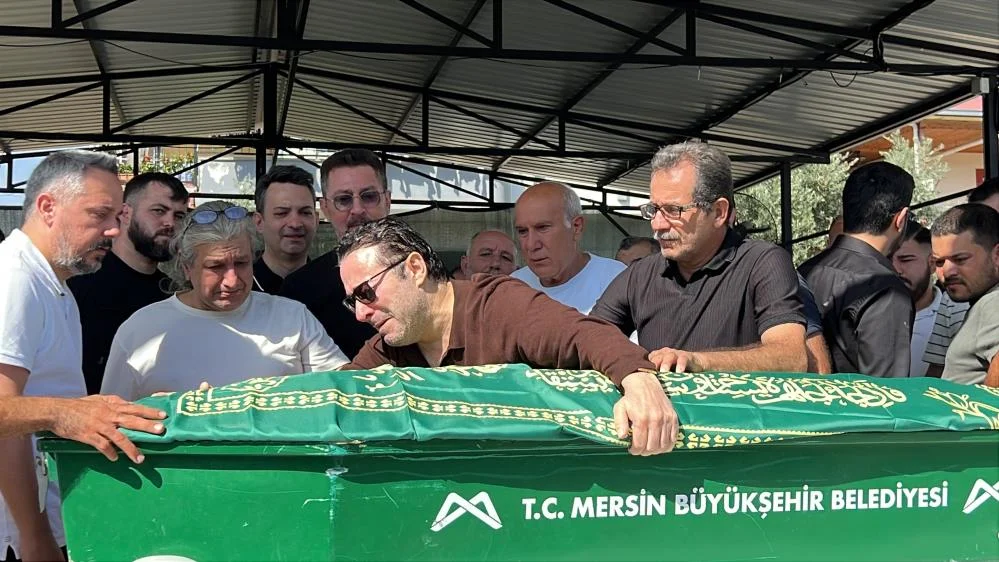 Şarkıcı Atilla Taş'ın kızı gözyaşları arasında toprağa verildi