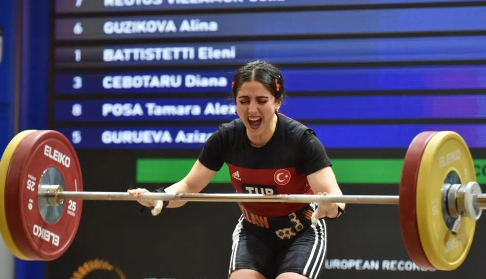 Milli halterci 2 Avrupa rekoruyla şampiyon oldu