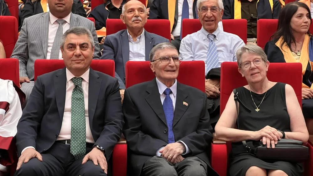 Nobel ödüllü Aziz Sancar, Mersin Üniversitesi'nde öğrencilerle buluştu